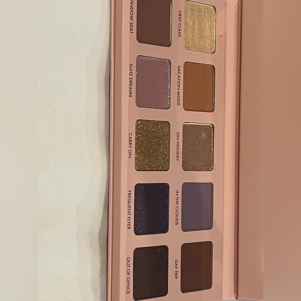 Wander Beauty Suite Escape eyeshadow palette.  BNIB.  Never used.